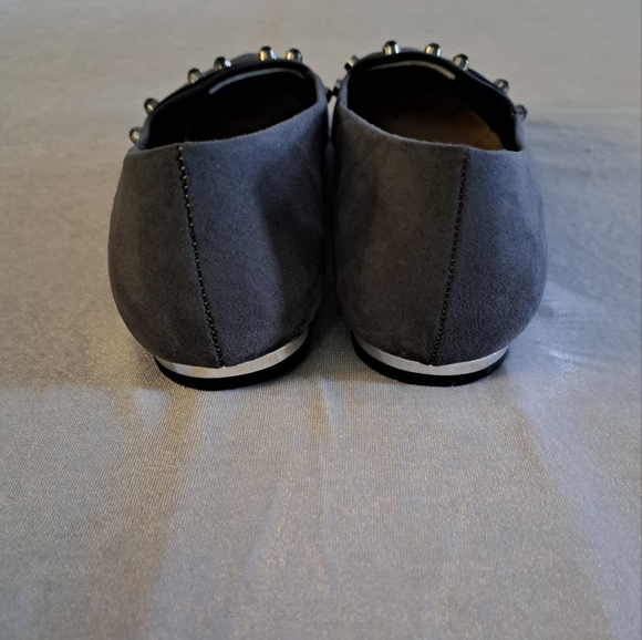 Cato est 1946 gray flats with matching jewels on front & silver around t… - Picture 3 of 5